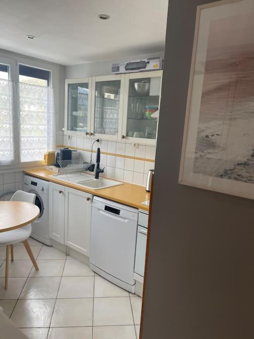 Appartement Entier Climatise - Parking Prive Saint-Martin-dʼHères Exterior foto